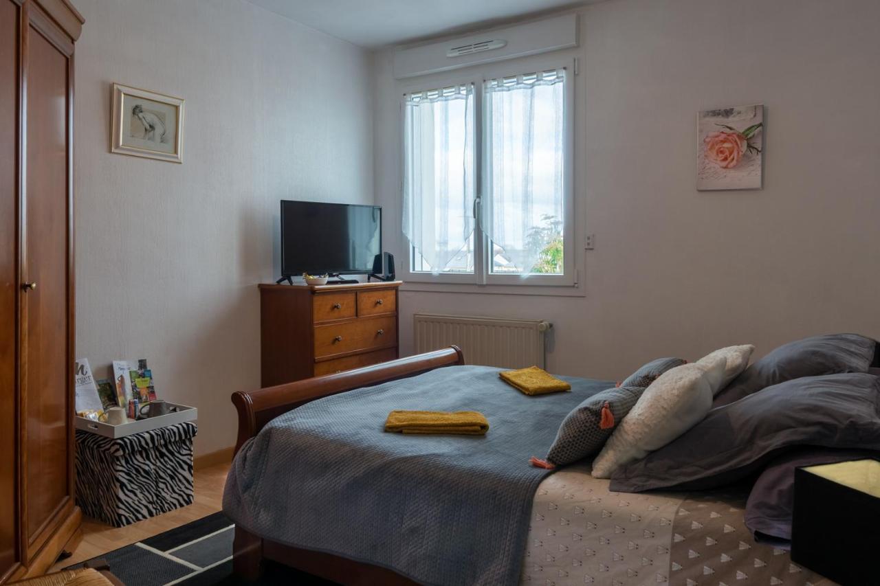 Chambres D Hotes Les Papillons Évron Zewnętrze zdjęcie